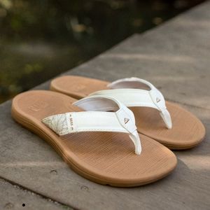 Reef NWT flip flops